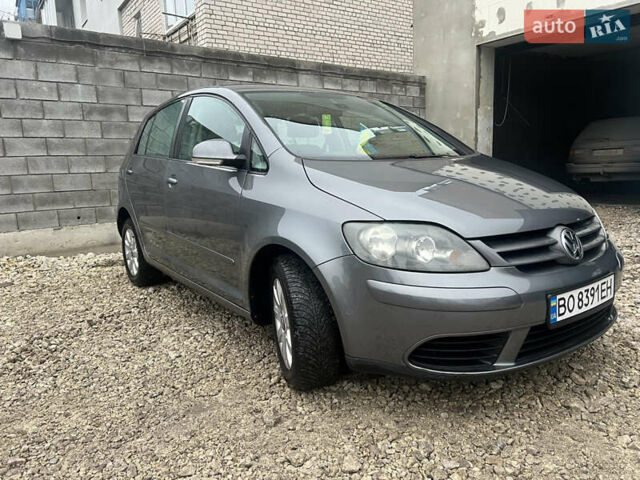 Серый Фольксваген Гольф, объемом двигателя 1.6 л и пробегом 224 тыс. км за 4299 $, фото 1 на Automoto.ua