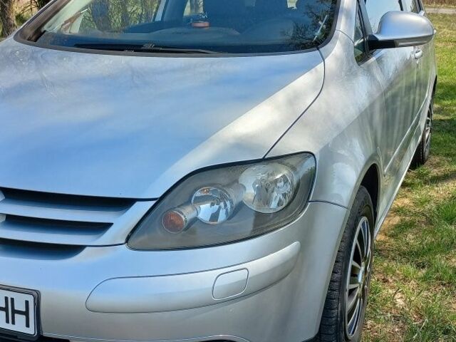 Серый Фольксваген Гольф, объемом двигателя 1.6 л и пробегом 350 тыс. км за 5309 $, фото 1 на Automoto.ua