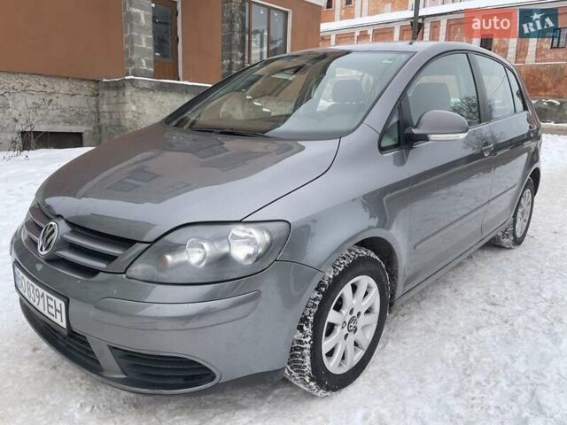 Серый Фольксваген Гольф, объемом двигателя 1.6 л и пробегом 225 тыс. км за 4800 $, фото 1 на Automoto.ua
