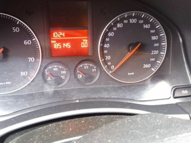 Серый Фольксваген Гольф, объемом двигателя 1.6 л и пробегом 184 тыс. км за 5550 $, фото 1 на Automoto.ua