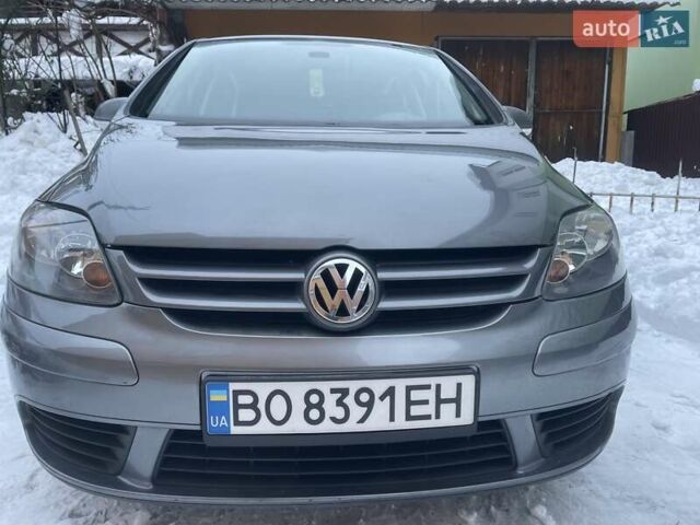 Серый Фольксваген Гольф, объемом двигателя 1.6 л и пробегом 225 тыс. км за 4899 $, фото 1 на Automoto.ua