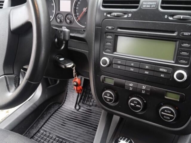 Серый Фольксваген Гольф, объемом двигателя 1.6 л и пробегом 184 тыс. км за 6350 $, фото 1 на Automoto.ua