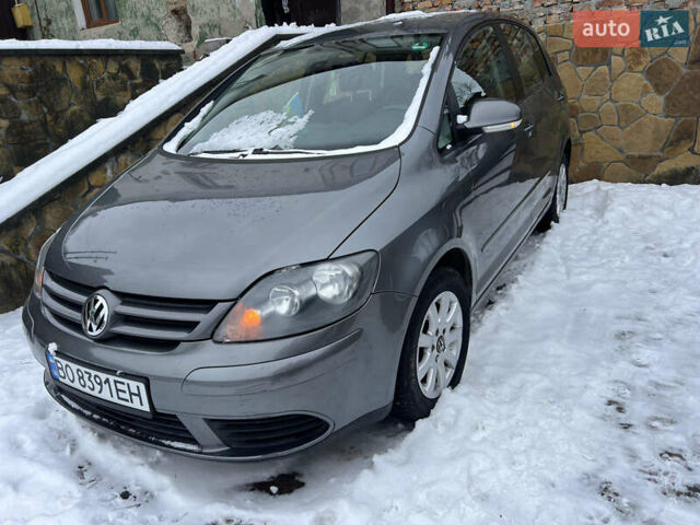 Серый Фольксваген Гольф, объемом двигателя 1.6 л и пробегом 230 тыс. км за 3999 $, фото 1 на Automoto.ua