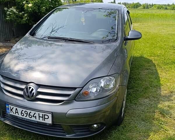 Серый Фольксваген Гольф, объемом двигателя 1.6 л и пробегом 273 тыс. км за 5600 $, фото 1 на Automoto.ua