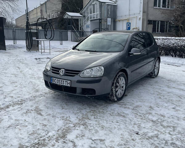 Серый Фольксваген Гольф, объемом двигателя 1.6 л и пробегом 257 тыс. км за 5200 $, фото 1 на Automoto.ua