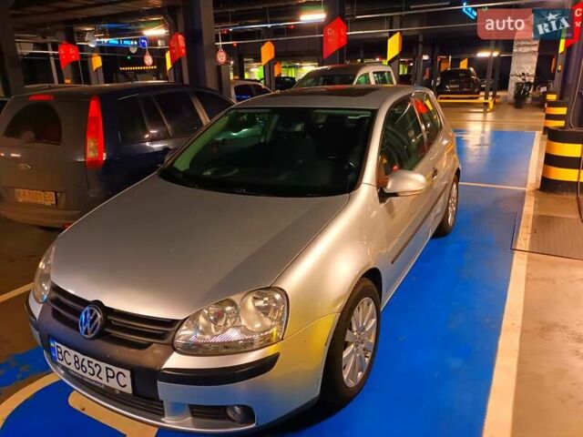 Серый Фольксваген Гольф, объемом двигателя 1.6 л и пробегом 300 тыс. км за 5500 $, фото 1 на Automoto.ua