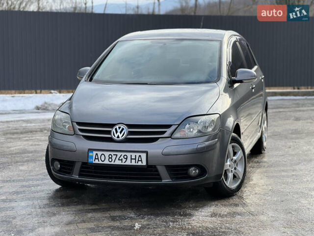Серый Фольксваген Гольф, объемом двигателя 1.6 л и пробегом 326 тыс. км за 4999 $, фото 1 на Automoto.ua