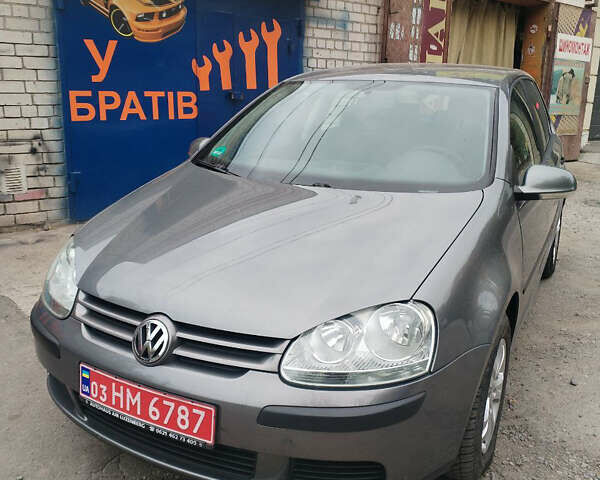 Серый Фольксваген Гольф, объемом двигателя 1.6 л и пробегом 205 тыс. км за 5900 $, фото 1 на Automoto.ua
