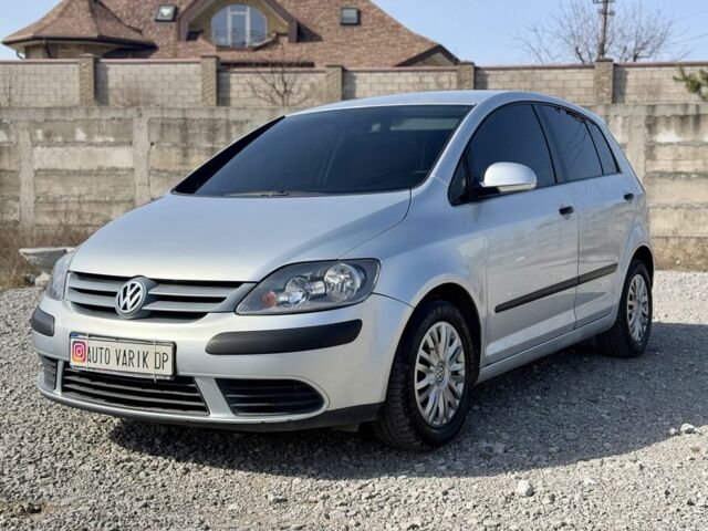 Серый Фольксваген Гольф, объемом двигателя 1.4 л и пробегом 242 тыс. км за 5500 $, фото 1 на Automoto.ua