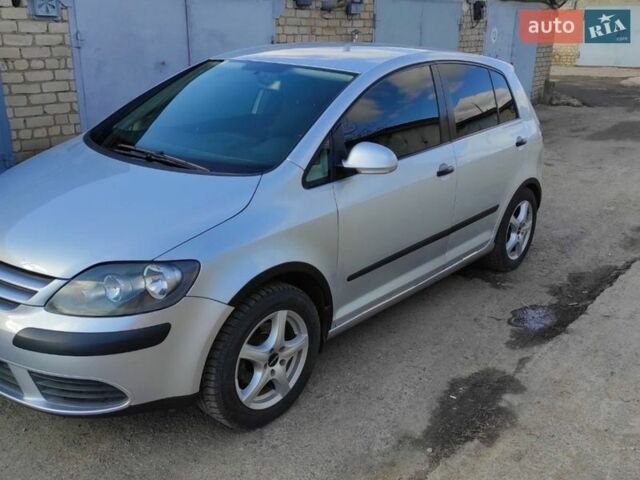 Серый Фольксваген Гольф, объемом двигателя 1.6 л и пробегом 250 тыс. км за 5700 $, фото 1 на Automoto.ua