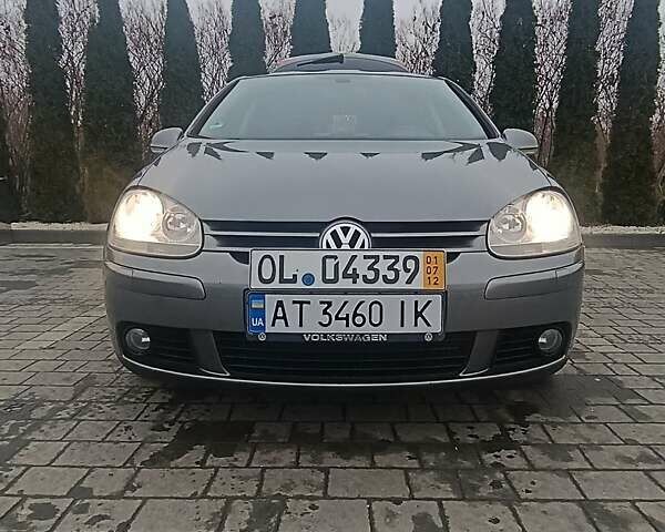 Серый Фольксваген Гольф, объемом двигателя 1.6 л и пробегом 331 тыс. км за 5100 $, фото 1 на Automoto.ua