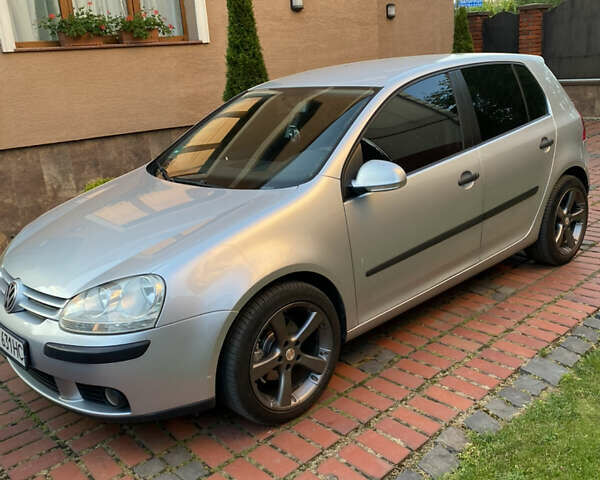 Серый Фольксваген Гольф, объемом двигателя 1.6 л и пробегом 285 тыс. км за 5000 $, фото 1 на Automoto.ua