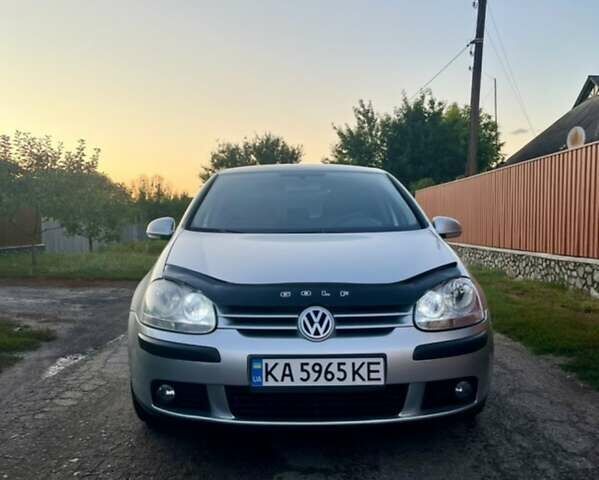 Серый Фольксваген Гольф, объемом двигателя 1.6 л и пробегом 285 тыс. км за 5900 $, фото 1 на Automoto.ua