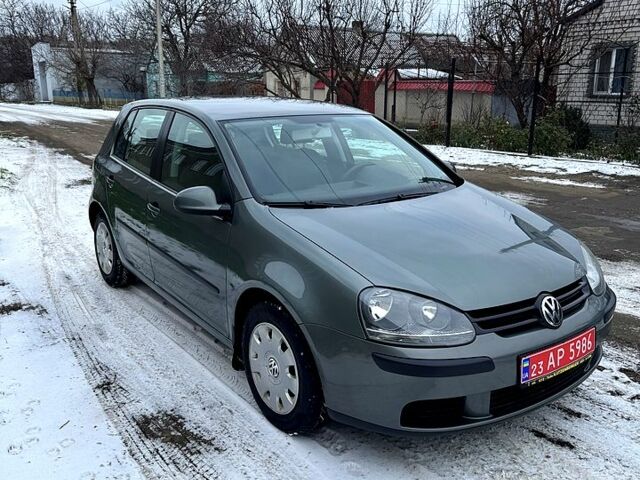 Серый Фольксваген Гольф, объемом двигателя 1.6 л и пробегом 211 тыс. км за 5600 $, фото 1 на Automoto.ua