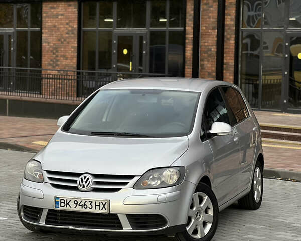 Фольксваген Гольф 2005 у Вінниці на Automoto.ua Сірий Фольксваген Гольф, об'ємом двигуна 1.97 л та пробігом 325 тис. км за 6900 $, фото 1 на Automoto.ua