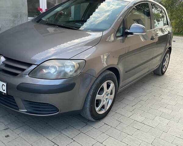 Серый Фольксваген Гольф, объемом двигателя 1.39 л и пробегом 287 тыс. км за 5200 $, фото 1 на Automoto.ua