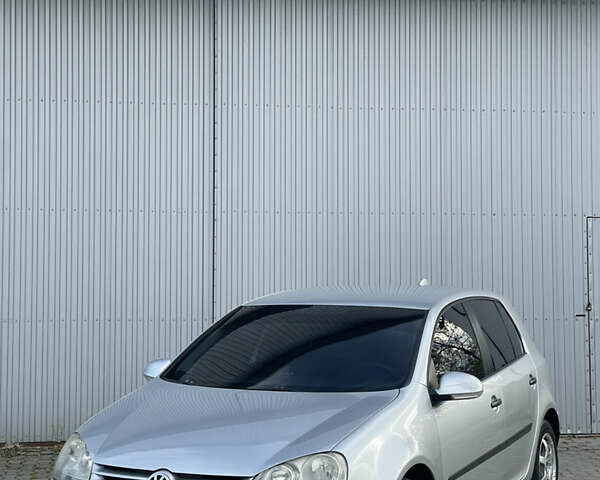 Серый Фольксваген Гольф, объемом двигателя 1.6 л и пробегом 298 тыс. км за 4900 $, фото 1 на Automoto.ua