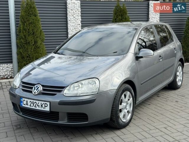 Серый Фольксваген Гольф, объемом двигателя 1.6 л и пробегом 229 тыс. км за 5950 $, фото 1 на Automoto.ua