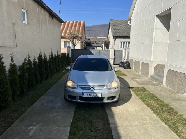 Серый Фольксваген Гольф, объемом двигателя 1.6 л и пробегом 300 тыс. км за 3800 $, фото 1 на Automoto.ua