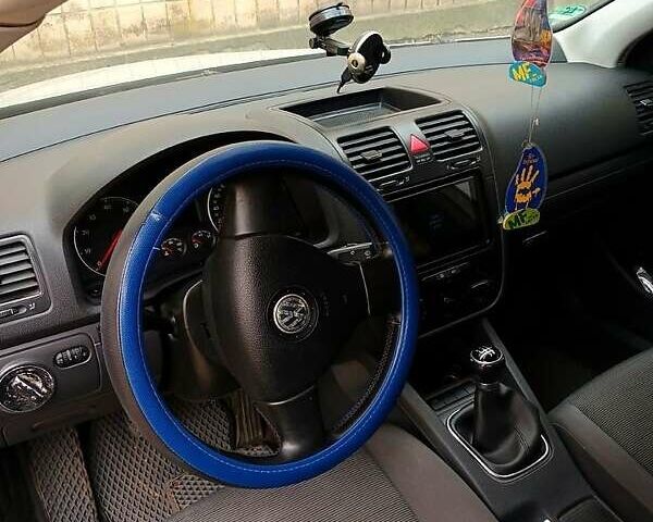 Серый Фольксваген Гольф, объемом двигателя 1.6 л и пробегом 225 тыс. км за 5200 $, фото 1 на Automoto.ua