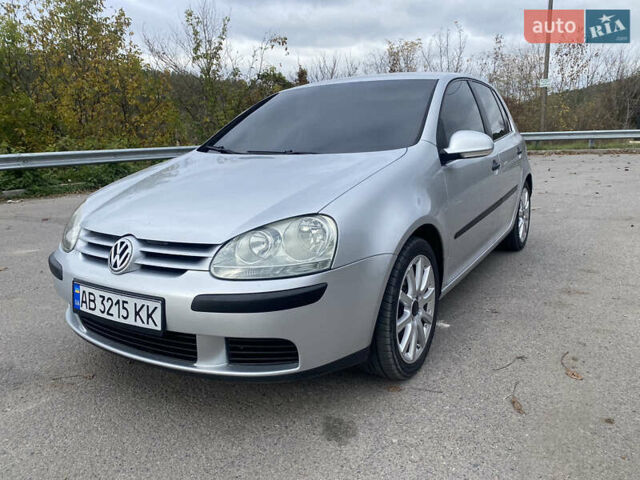 Фольксваген Гольф 2005 у Ямпіль на Automoto.ua Сірий Фольксваген Гольф, об'ємом двигуна 1.6 л та пробігом 266 тис. км за 5750 $, фото 1 на Automoto.ua