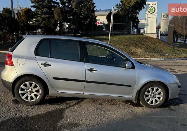 Серый Фольксваген Гольф, объемом двигателя 1.6 л и пробегом 261 тыс. км за 5950 $, фото 1 на Automoto.ua