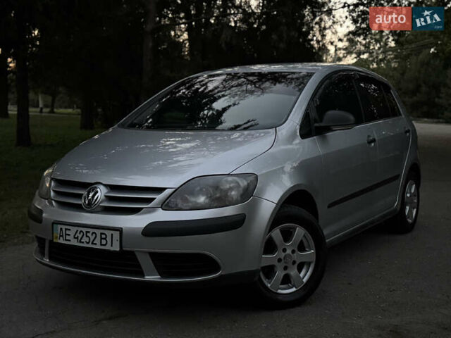 Сірий Фольксваген Гольф, об'ємом двигуна 1.6 л та пробігом 202 тис. км за 3799 $, фото 1 на Automoto.ua