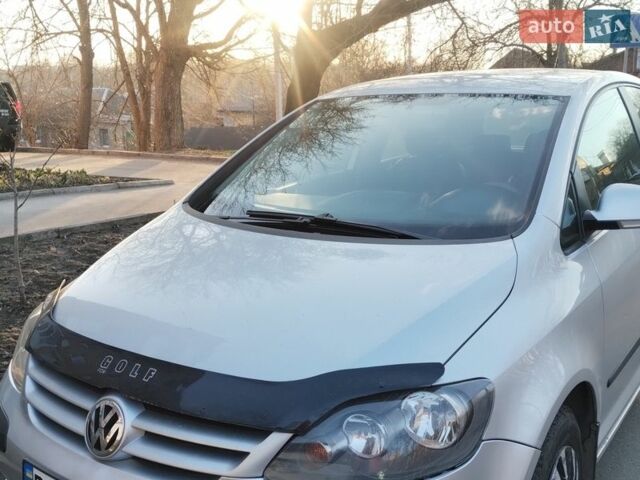 Серый Фольксваген Гольф, объемом двигателя 1.6 л и пробегом 220 тыс. км за 5700 $, фото 1 на Automoto.ua