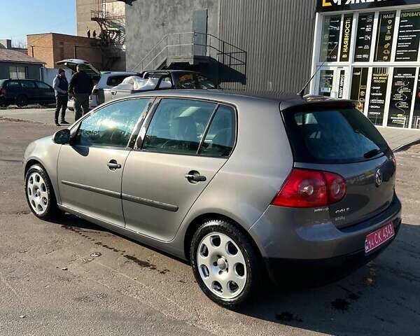 Серый Фольксваген Гольф, объемом двигателя 1.6 л и пробегом 235 тыс. км за 6500 $, фото 1 на Automoto.ua