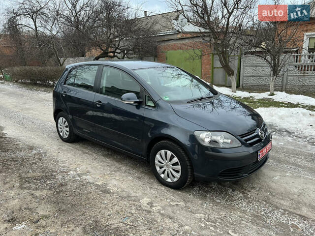 Серый Фольксваген Гольф, объемом двигателя 1.4 л и пробегом 200 тыс. км за 5300 $, фото 1 на Automoto.ua