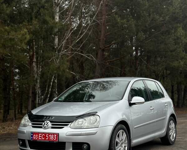 Серый Фольксваген Гольф, объемом двигателя 1.6 л и пробегом 220 тыс. км за 5100 $, фото 1 на Automoto.ua