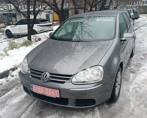 Сірий Фольксваген Гольф, об'ємом двигуна 1.6 л та пробігом 213 тис. км за 6200 $, фото 1 на Automoto.ua