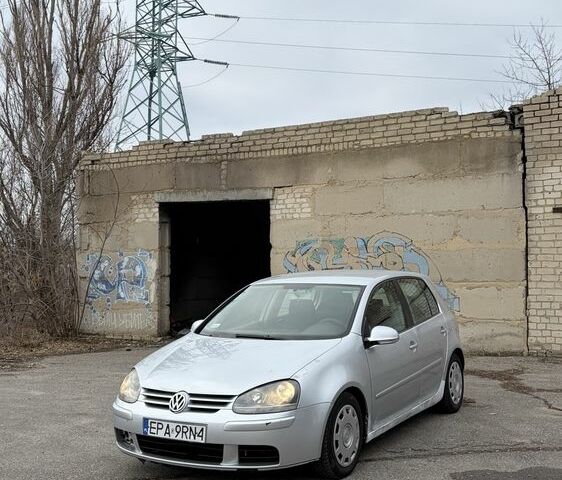 Сірий Фольксваген Гольф, об'ємом двигуна 2 л та пробігом 300 тис. км за 2800 $, фото 1 на Automoto.ua
