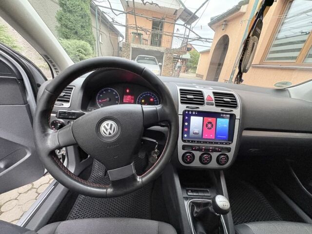 Серый Фольксваген Гольф, объемом двигателя 1.6 л и пробегом 260 тыс. км за 5300 $, фото 1 на Automoto.ua