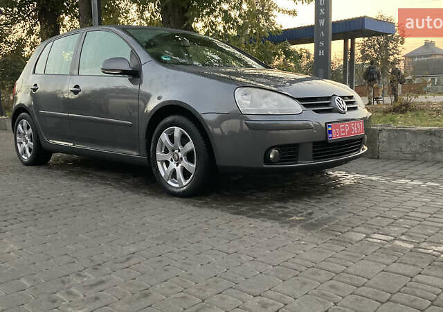 Серый Фольксваген Гольф, объемом двигателя 1.6 л и пробегом 250 тыс. км за 5900 $, фото 1 на Automoto.ua