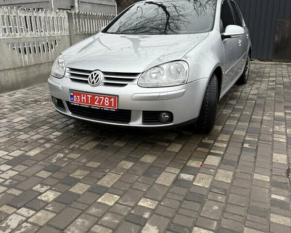 Серый Фольксваген Гольф, объемом двигателя 1.4 л и пробегом 235 тыс. км за 5400 $, фото 1 на Automoto.ua