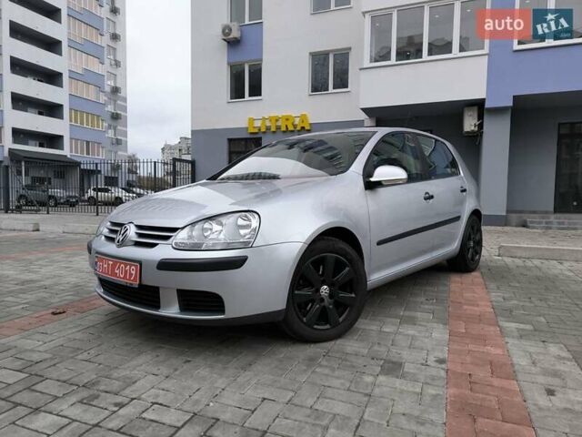 Серый Фольксваген Гольф, объемом двигателя 1.6 л и пробегом 208 тыс. км за 5700 $, фото 1 на Automoto.ua