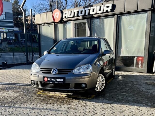 Серый Фольксваген Гольф, объемом двигателя 1.6 л и пробегом 216 тыс. км за 5900 $, фото 1 на Automoto.ua