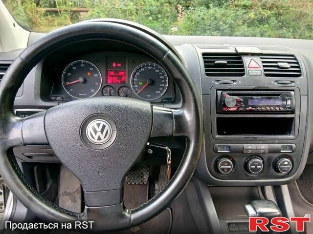 Серый Фольксваген Гольф, объемом двигателя 1.6 л и пробегом 325 тыс. км за 6500 $, фото 1 на Automoto.ua