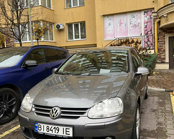Серый Фольксваген Гольф, объемом двигателя 1.6 л и пробегом 220 тыс. км за 6300 $, фото 1 на Automoto.ua