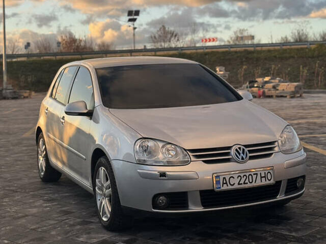 Серый Фольксваген Гольф, объемом двигателя 1.4 л и пробегом 289 тыс. км за 5000 $, фото 1 на Automoto.ua