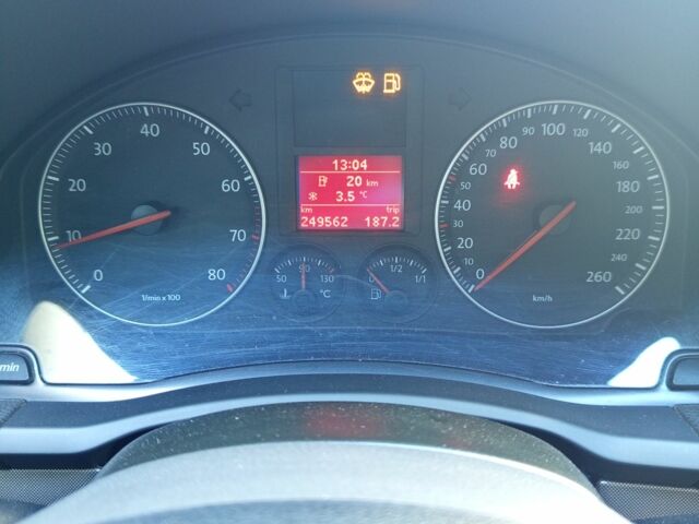 Серый Фольксваген Гольф, объемом двигателя 1.6 л и пробегом 200 тыс. км за 5200 $, фото 1 на Automoto.ua