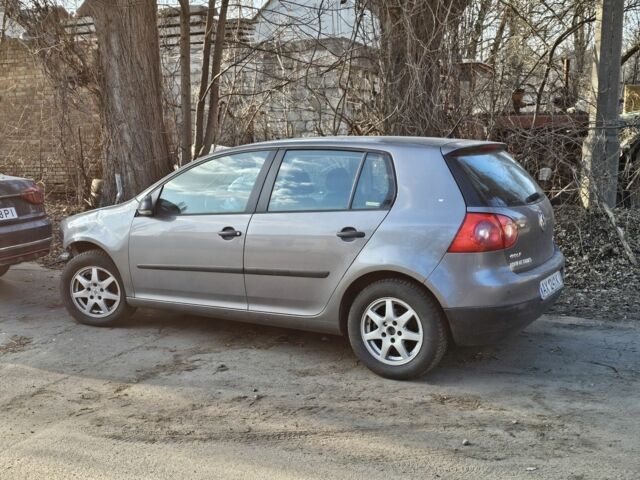 Серый Фольксваген Гольф, объемом двигателя 1.6 л и пробегом 200 тыс. км за 1900 $, фото 1 на Automoto.ua