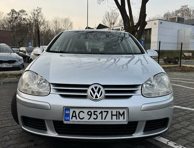 Серый Фольксваген Гольф, объемом двигателя 1.6 л и пробегом 257 тыс. км за 5300 $, фото 1 на Automoto.ua