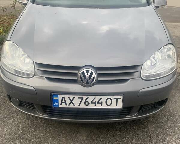 Серый Фольксваген Гольф, объемом двигателя 1.6 л и пробегом 250 тыс. км за 6700 $, фото 1 на Automoto.ua
