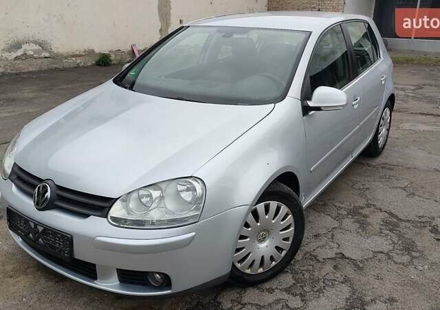 Серый Фольксваген Гольф, объемом двигателя 1.6 л и пробегом 203 тыс. км за 5500 $, фото 1 на Automoto.ua