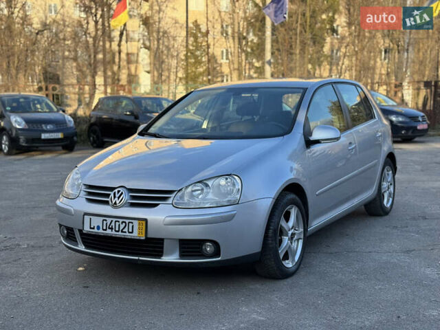 Серый Фольксваген Гольф, объемом двигателя 1.6 л и пробегом 240 тыс. км за 5850 $, фото 1 на Automoto.ua