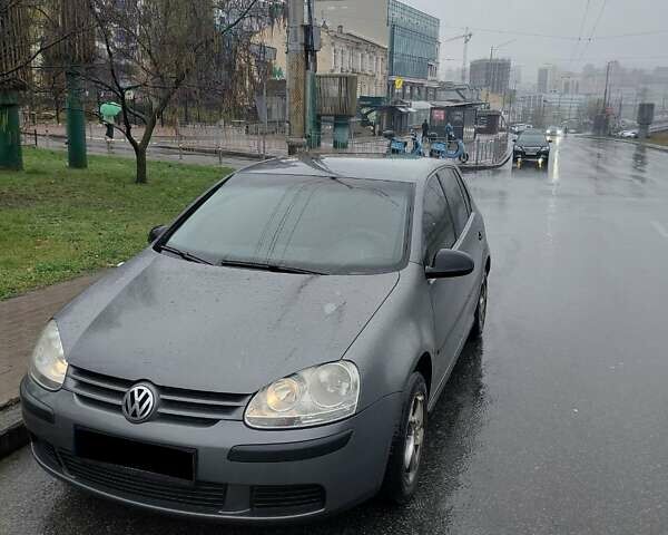 Серый Фольксваген Гольф, объемом двигателя 1.39 л и пробегом 445 тыс. км за 3800 $, фото 1 на Automoto.ua