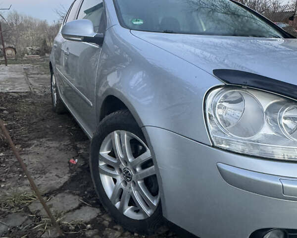 Сірий Фольксваген Гольф, об'ємом двигуна 1.6 л та пробігом 242 тис. км за 5600 $, фото 1 на Automoto.ua