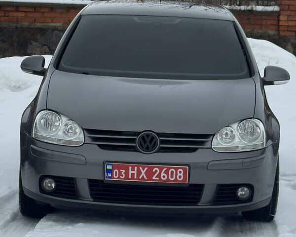 Серый Фольксваген Гольф, объемом двигателя 1.4 л и пробегом 244 тыс. км за 5700 $, фото 1 на Automoto.ua